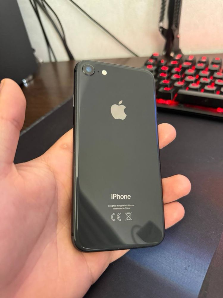 Iphone 8 64gb. Не вскривався весь в оригіналі