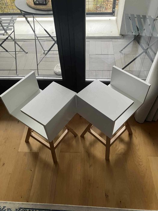 2 minimalistyczne stoliki nocne pomocnik