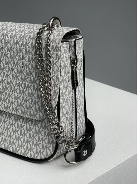 Маленькая сумка в стиле Michael Kors zippy bag white