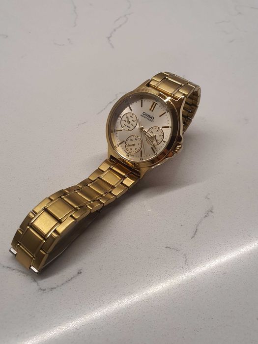 Zegarek Casio LTP-V300G-9A (złoty) - USZKODZONE SZKIEŁKO