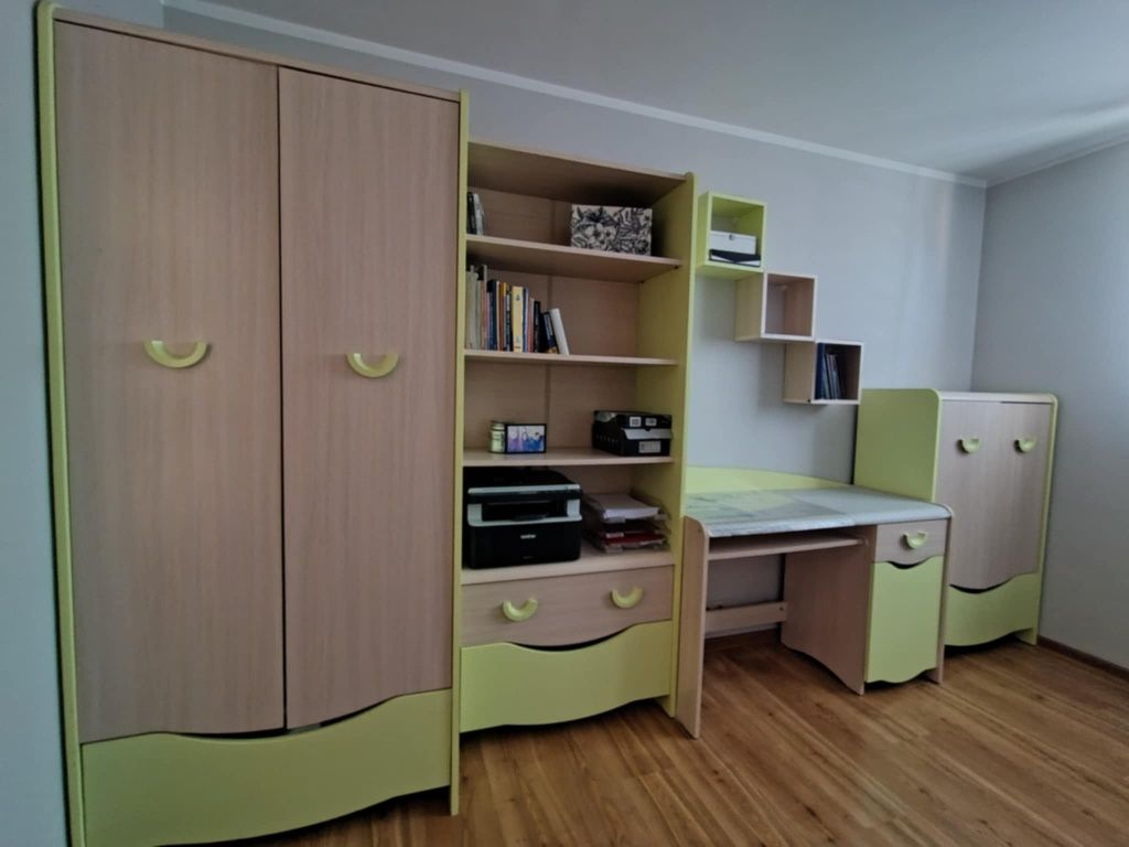 Zestaw mebli do pokoju dziecięcego