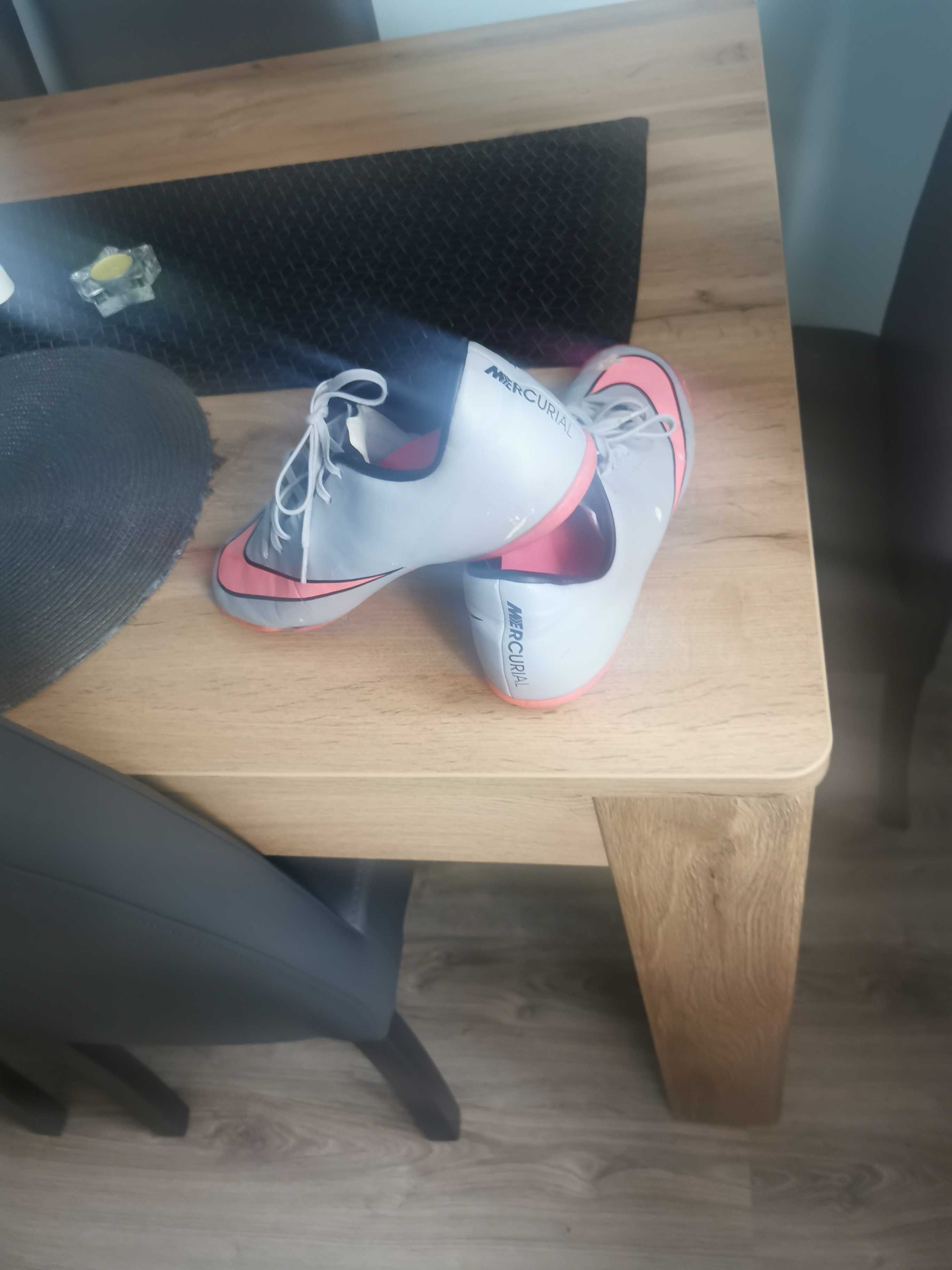 Sprzedam halówki nike rozmiar 41