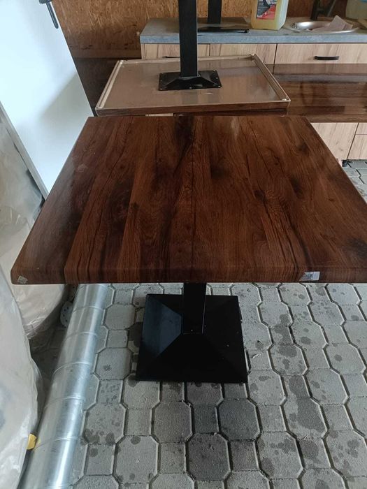 stół do kawiarni lub baru