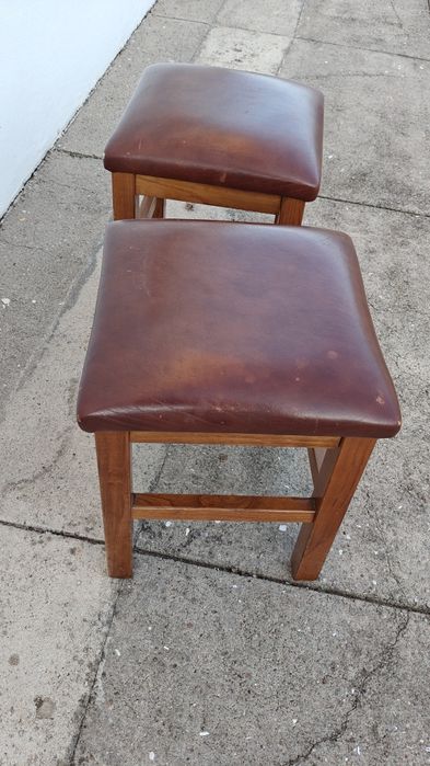 Cadeiras de madeira maciça