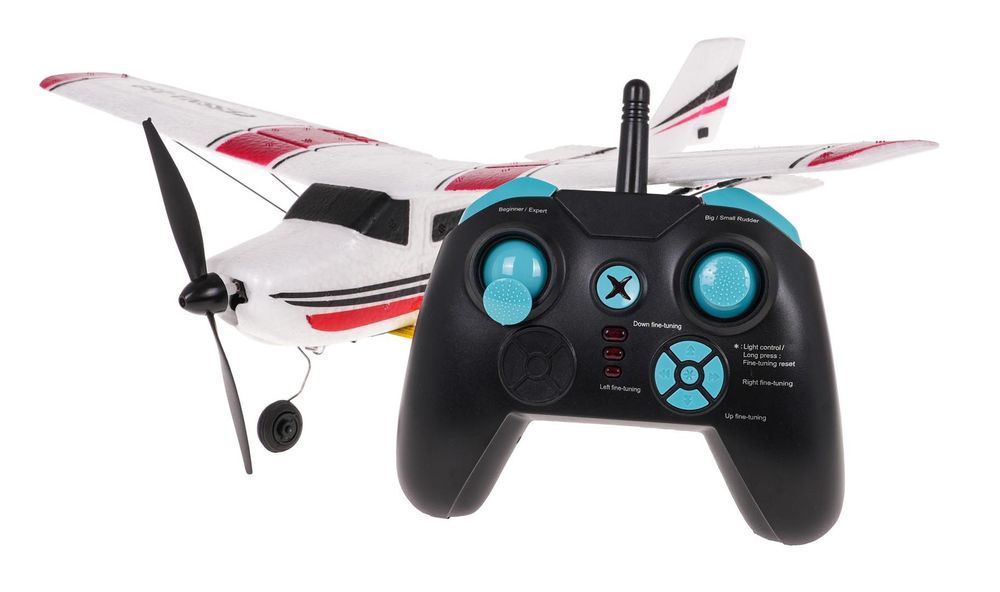 Samolot zdalnie sterowany CESSNA-182  latający dron