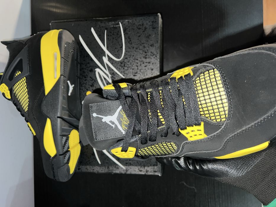 Jordan 4 yellow black