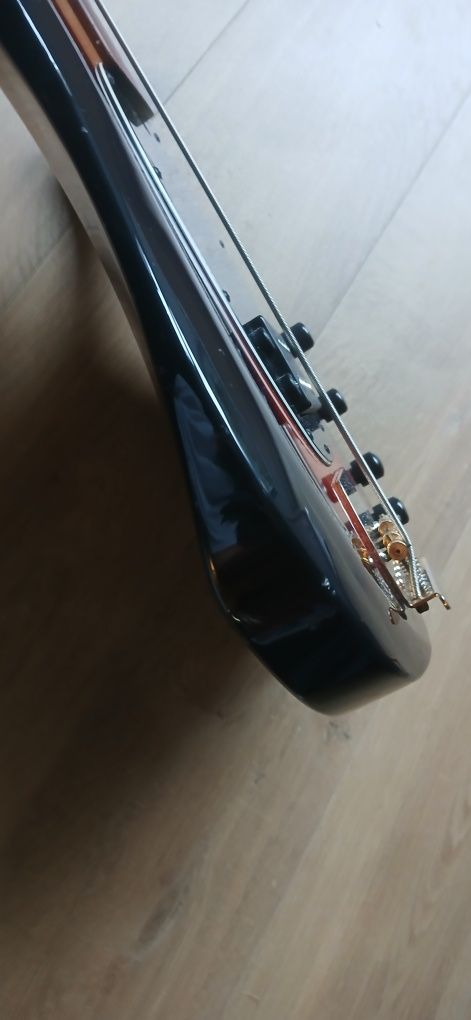Flame CS 5 elite series bas fretless