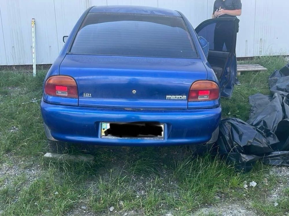 Mazda 121 1,3 бензин після дтп