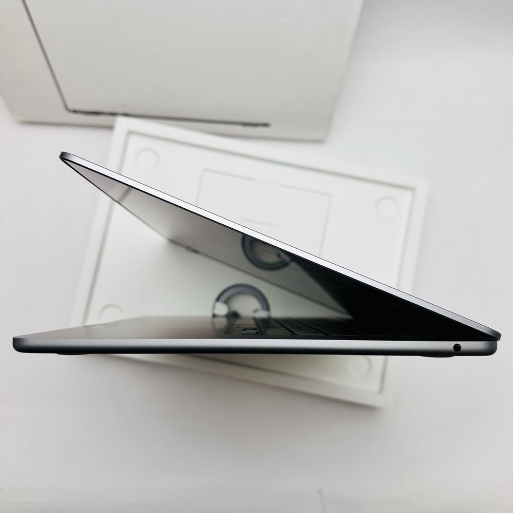 Як новий! MacBook Air 15" 2024 M3 Space Gray 24GB 512GB SSD