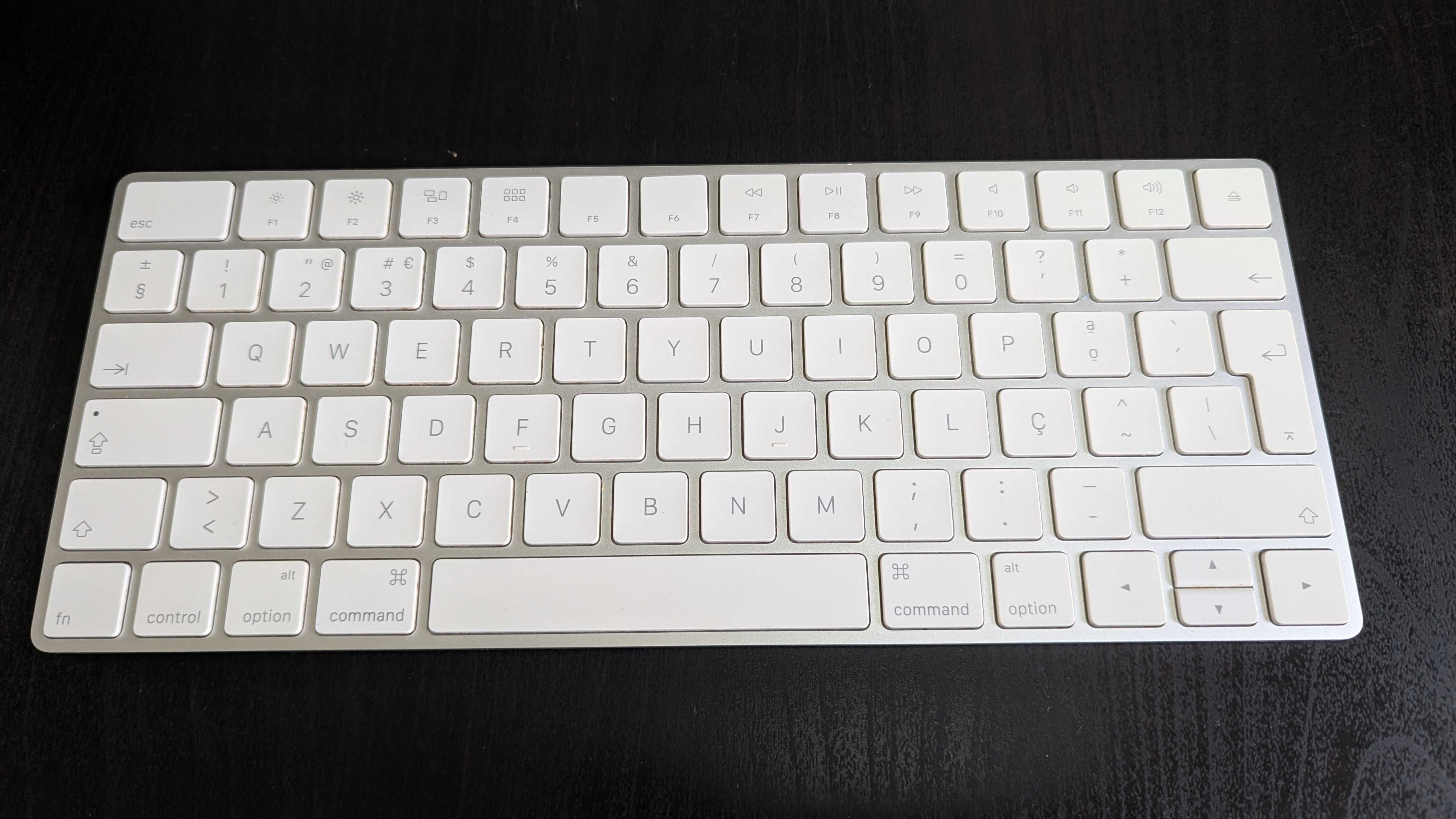 Teclado Apple Magic Keyboard c/ caixa
