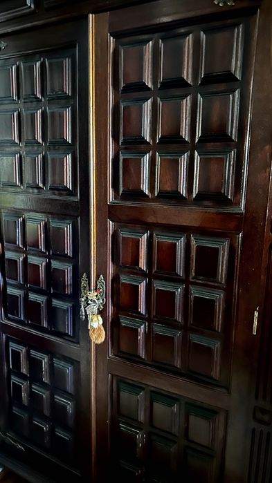 Roupeiro madeira (aprox. 120x30x150A cm)