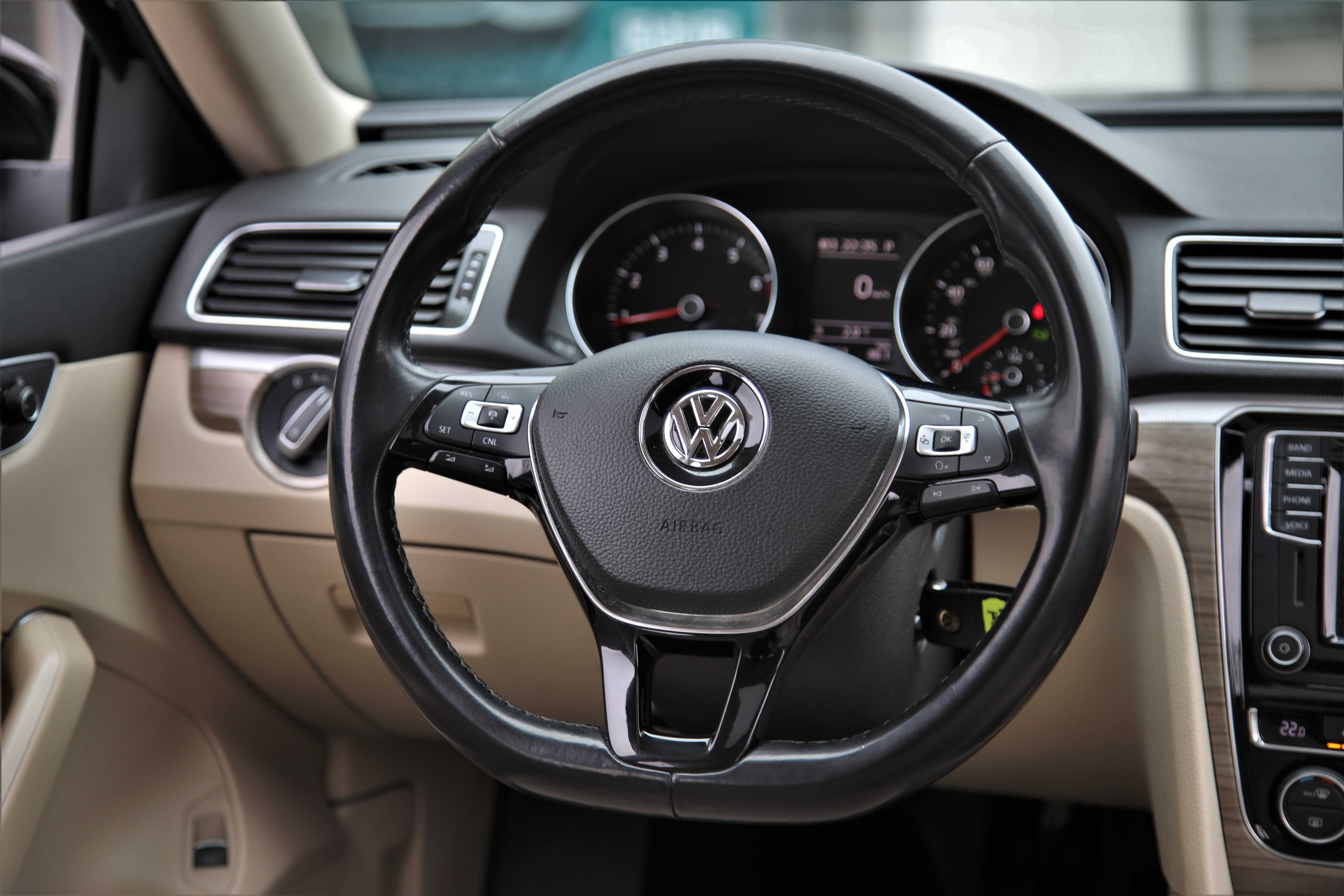 Volkswagen Passat 2015 року