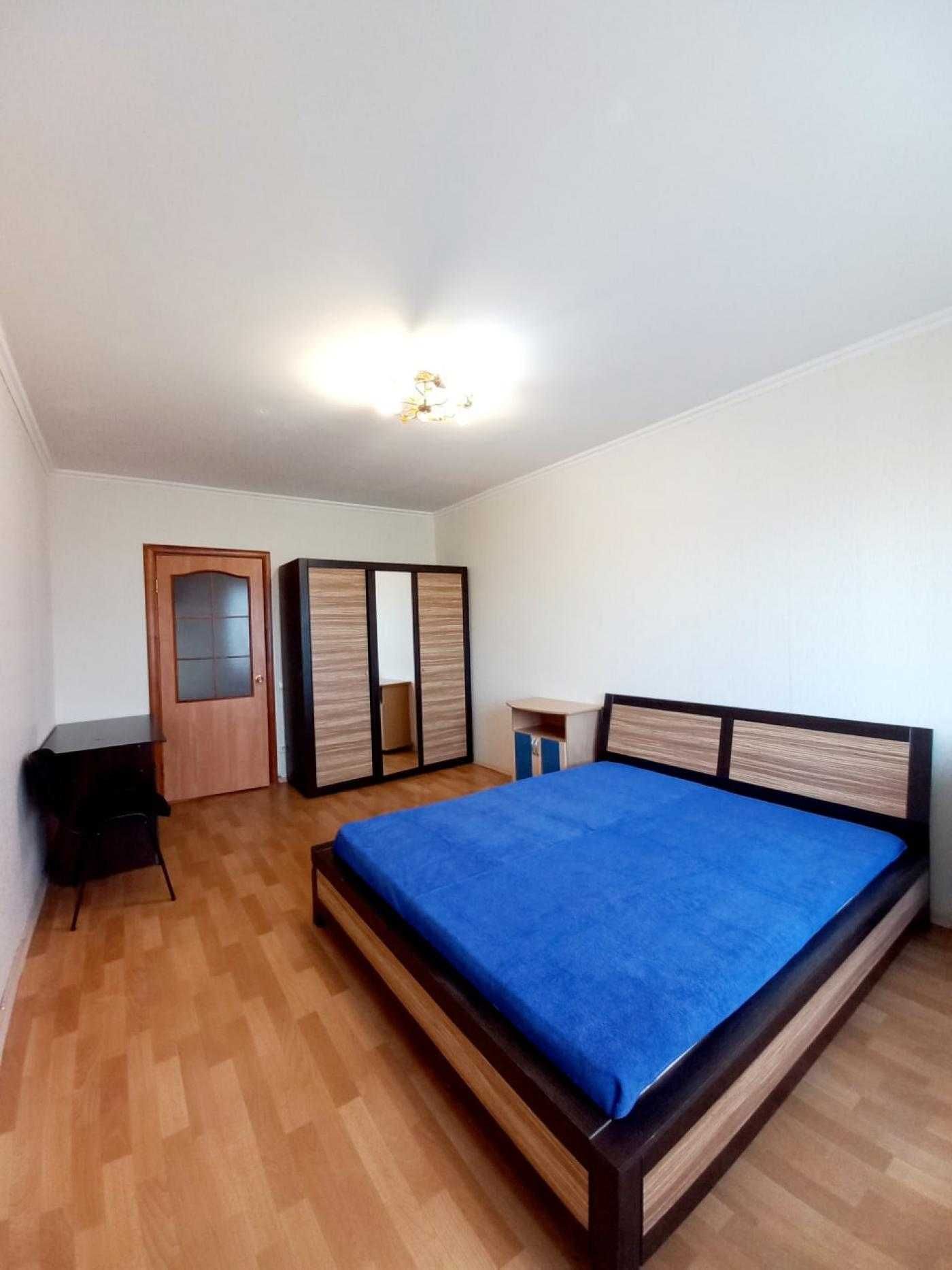 Ахматової 28, простора 3к квартира , м Позняки 15 хв, ТОРГ !