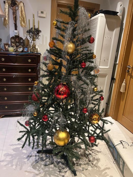 Árvore de Natal com enfeites