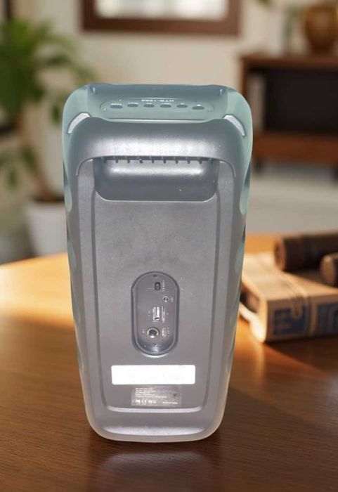 Крута портативна колонка з кольоровою підсвіткою та fm