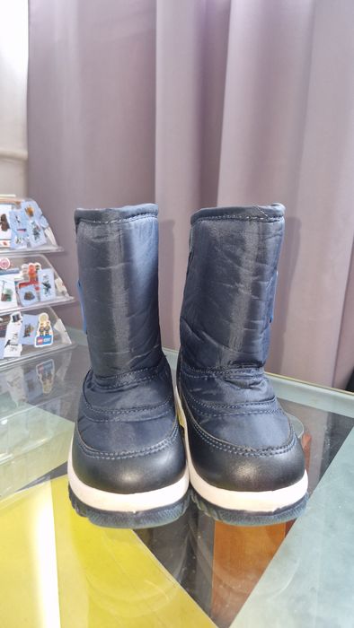 Ciepłe zimowe buty. Śniegowce