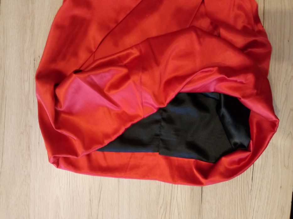 Sukienka czerwona bombka z paskiem