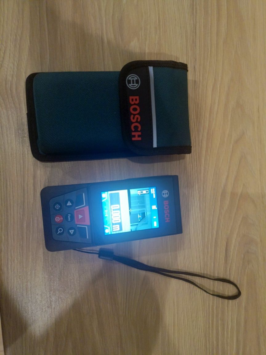 Jak nowy dalmierz laserowy Bosch GLM 100-25 C Professional kamera