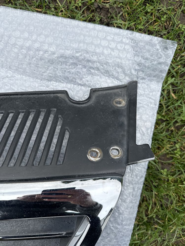 Grill atrapa Passat B6 znaczek 15cm