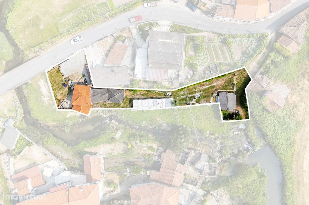 Moradia T2 junto ao Rio em Fermentões, Guimarães