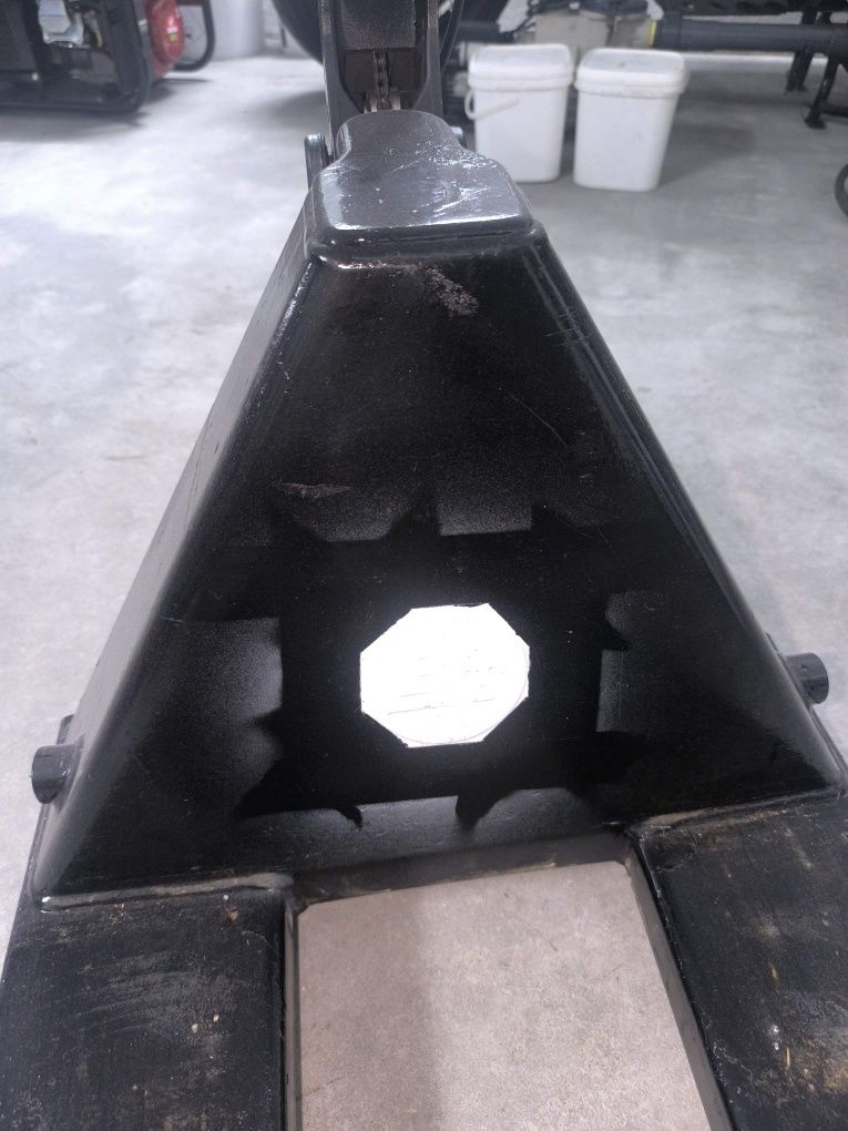 Porta paletes com travão marca BT atualmente Toyota