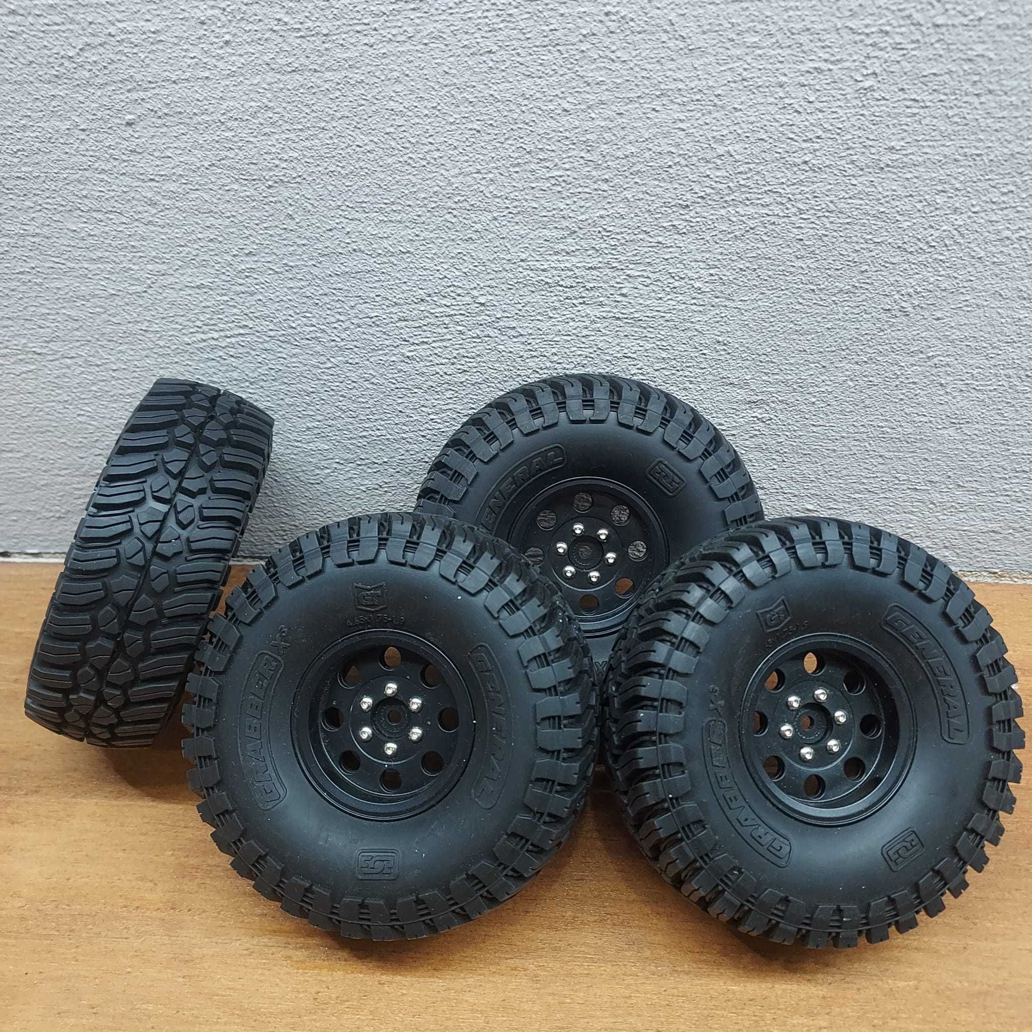 Jantes e pneus novos RC Crawler 1:10