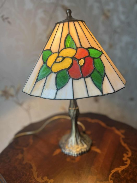 Lampka witrażowa w stylu Tiffany