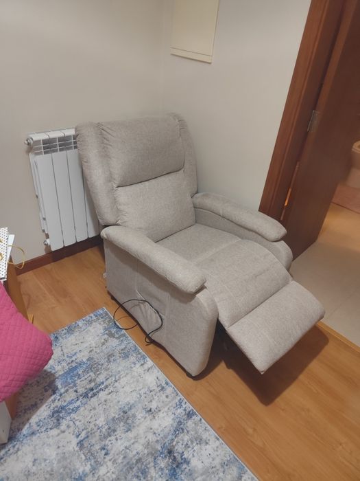 Cadeirão reclinável que vibra e aquece