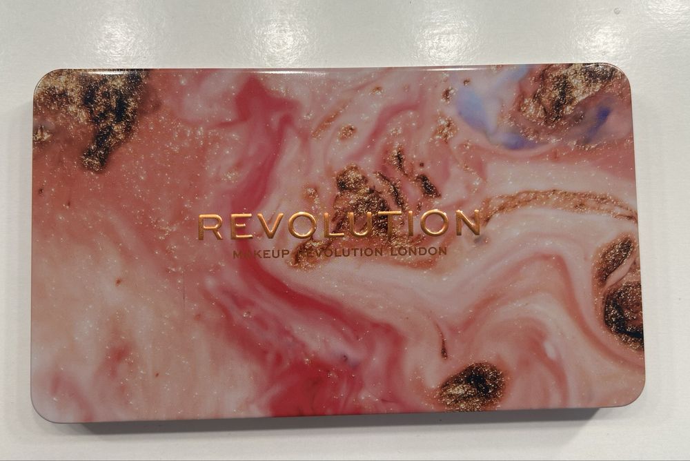 Палетка тіней Revolution