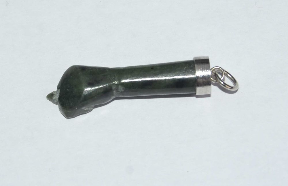 Pendente Esculpido em Jade Figa