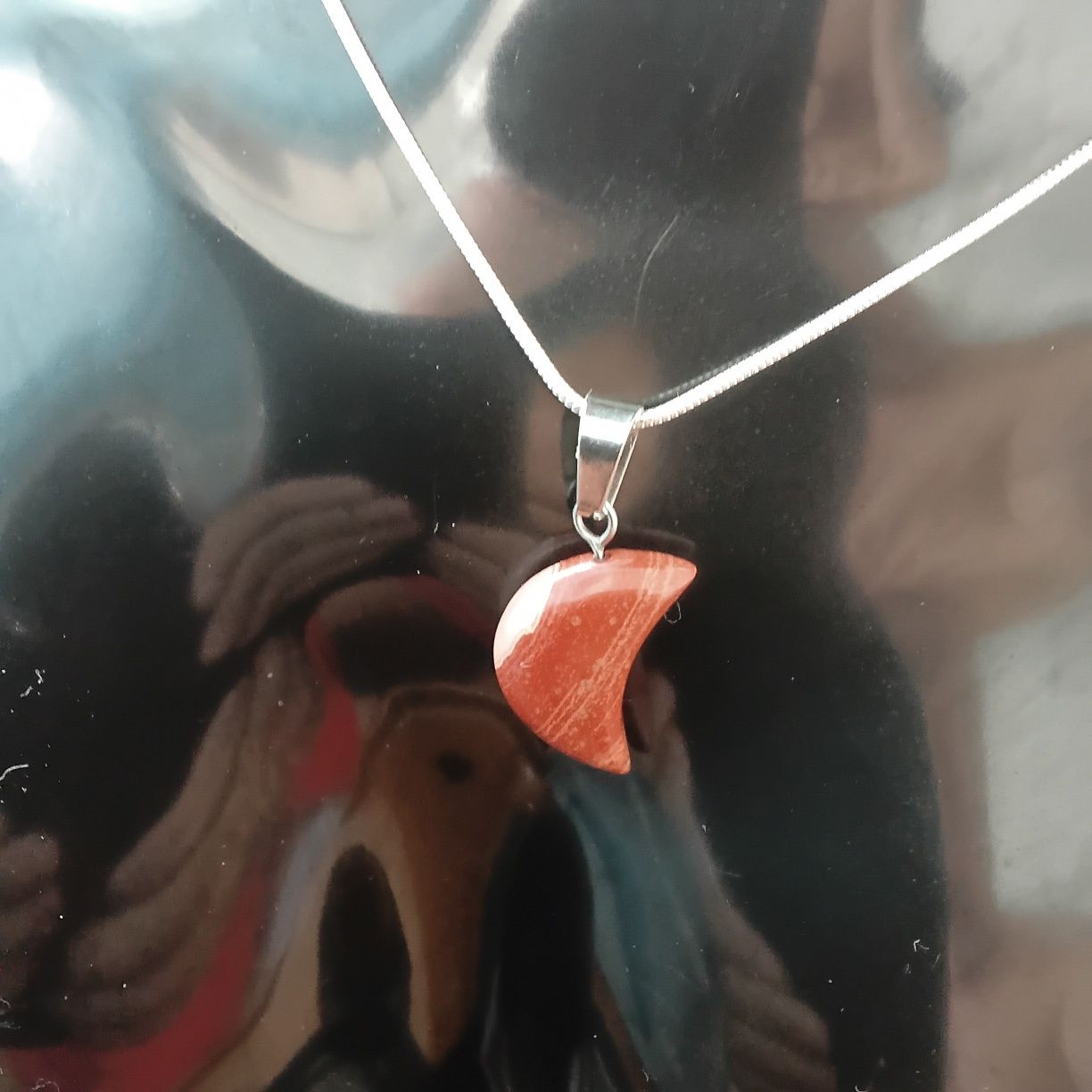 Fio em Prata 925 com Pingente de Jaspe Vermelho Meia Lua