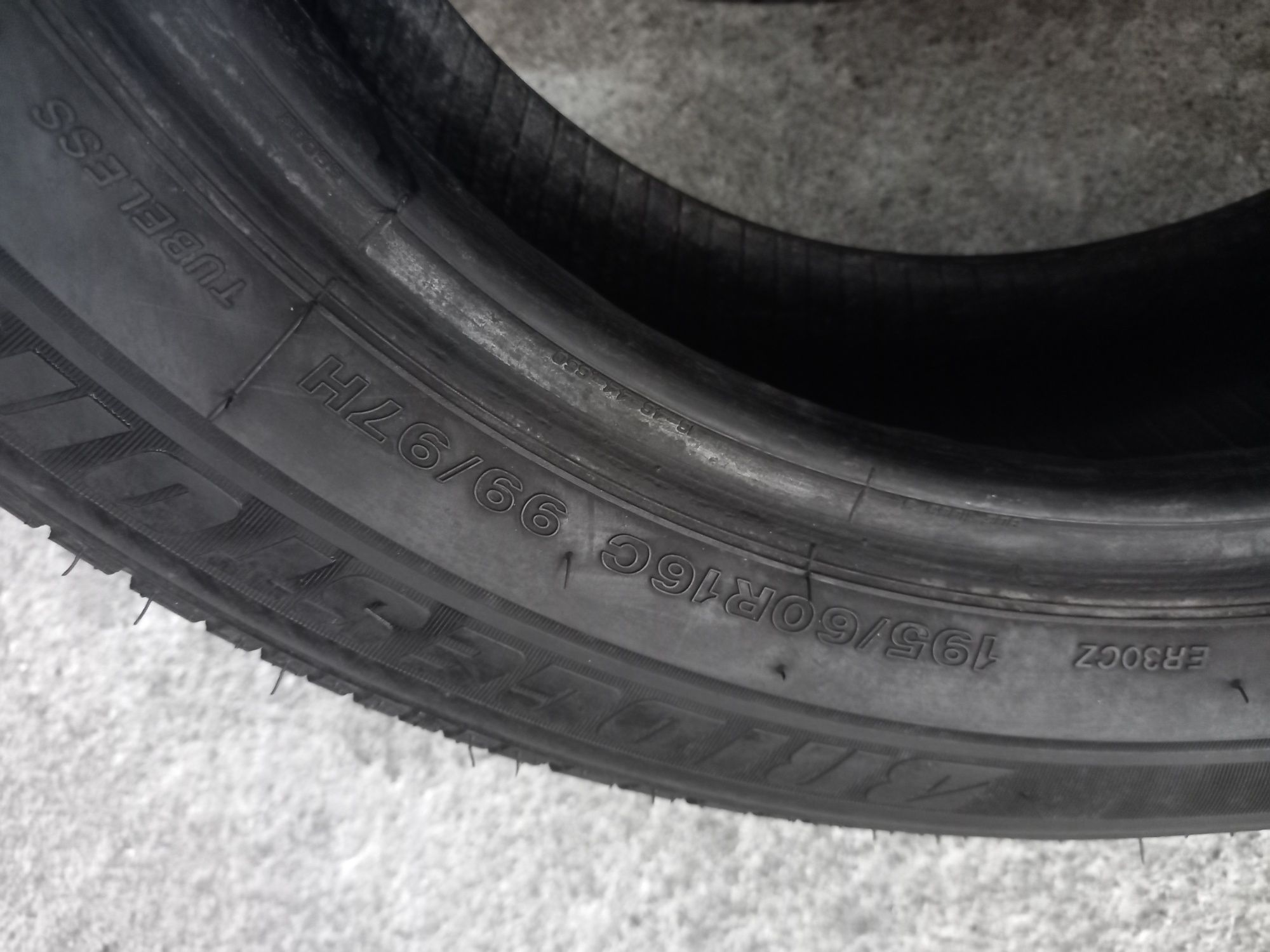 2 Pneus 195/60R16 C Bridgestone
