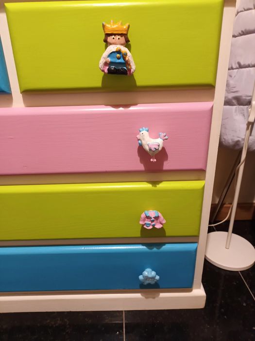 Comoda branca de menina