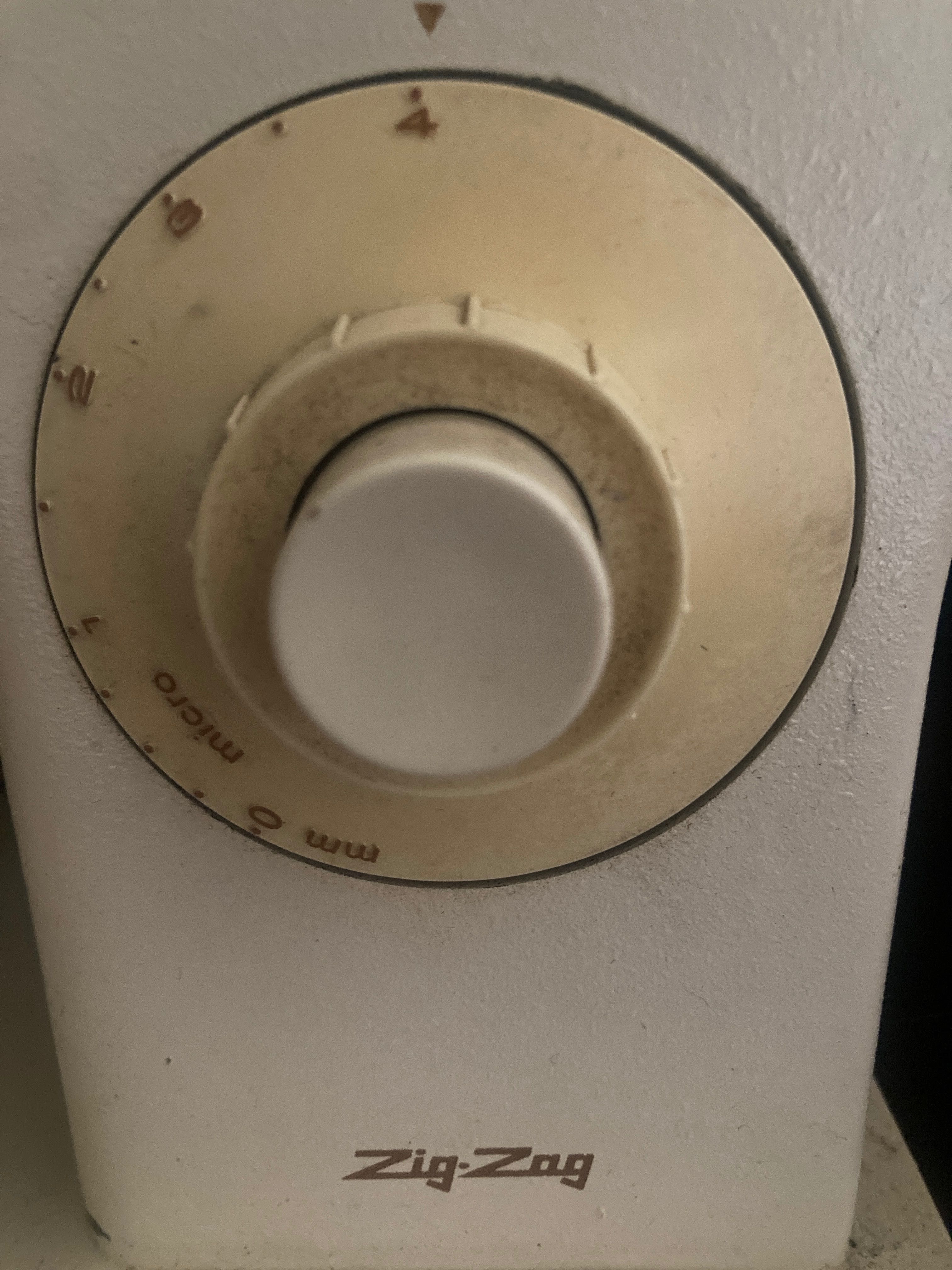 Maquina costura com mesa
