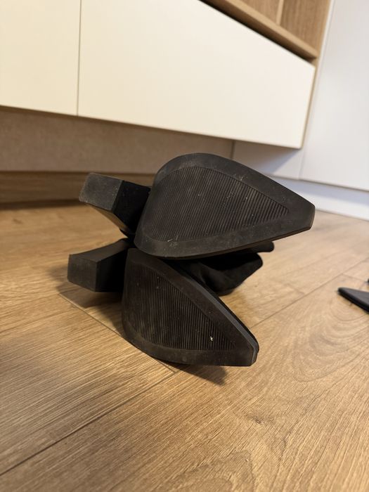 Стильні та зручні козаки, повністю нові, одягла один раз