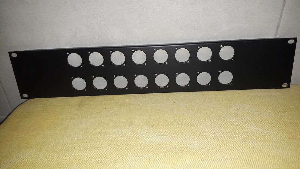 2 x Paineis de rack NOVOS