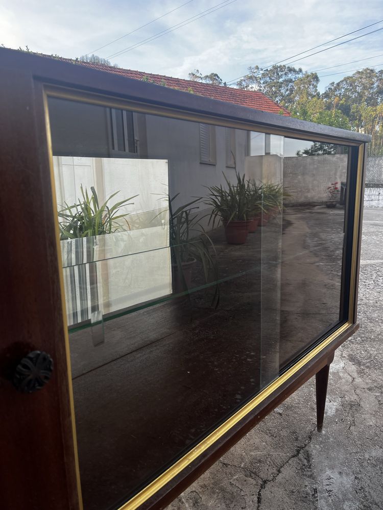 Móvel Antigo com vitrine para restauro
