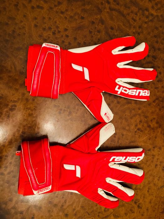 Luvas de Guarda redes utilizadas em jogo