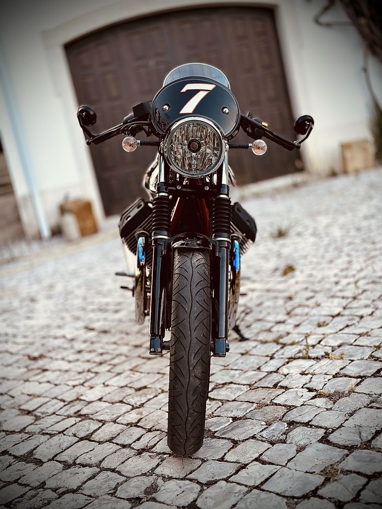 Moto Guzzi V7 II Racer
