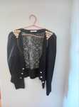 Blazer renda e apliques dourados