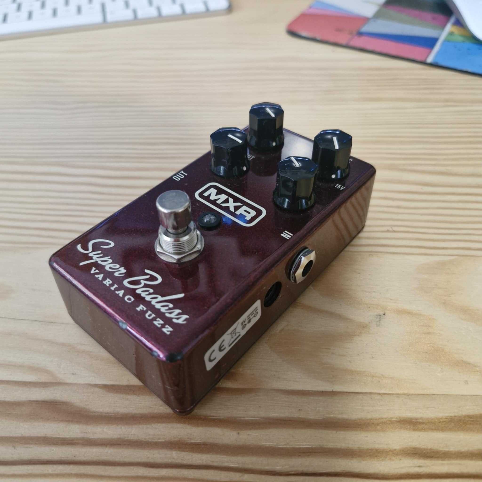 MXR M 236 Super Badass Variac Fuzz efekt gitarowy