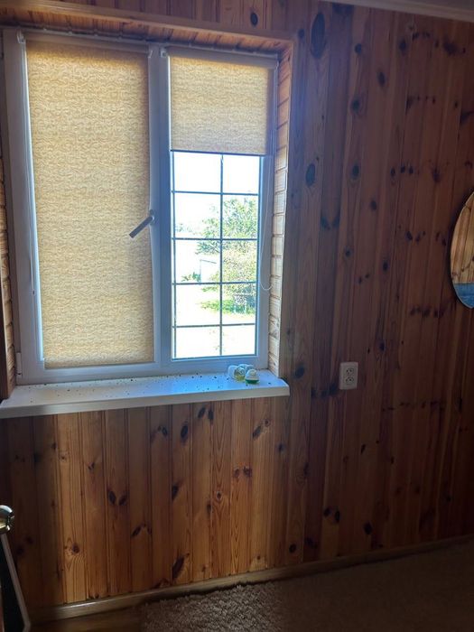 Сучасний гарний садовий будинок біля озера YV