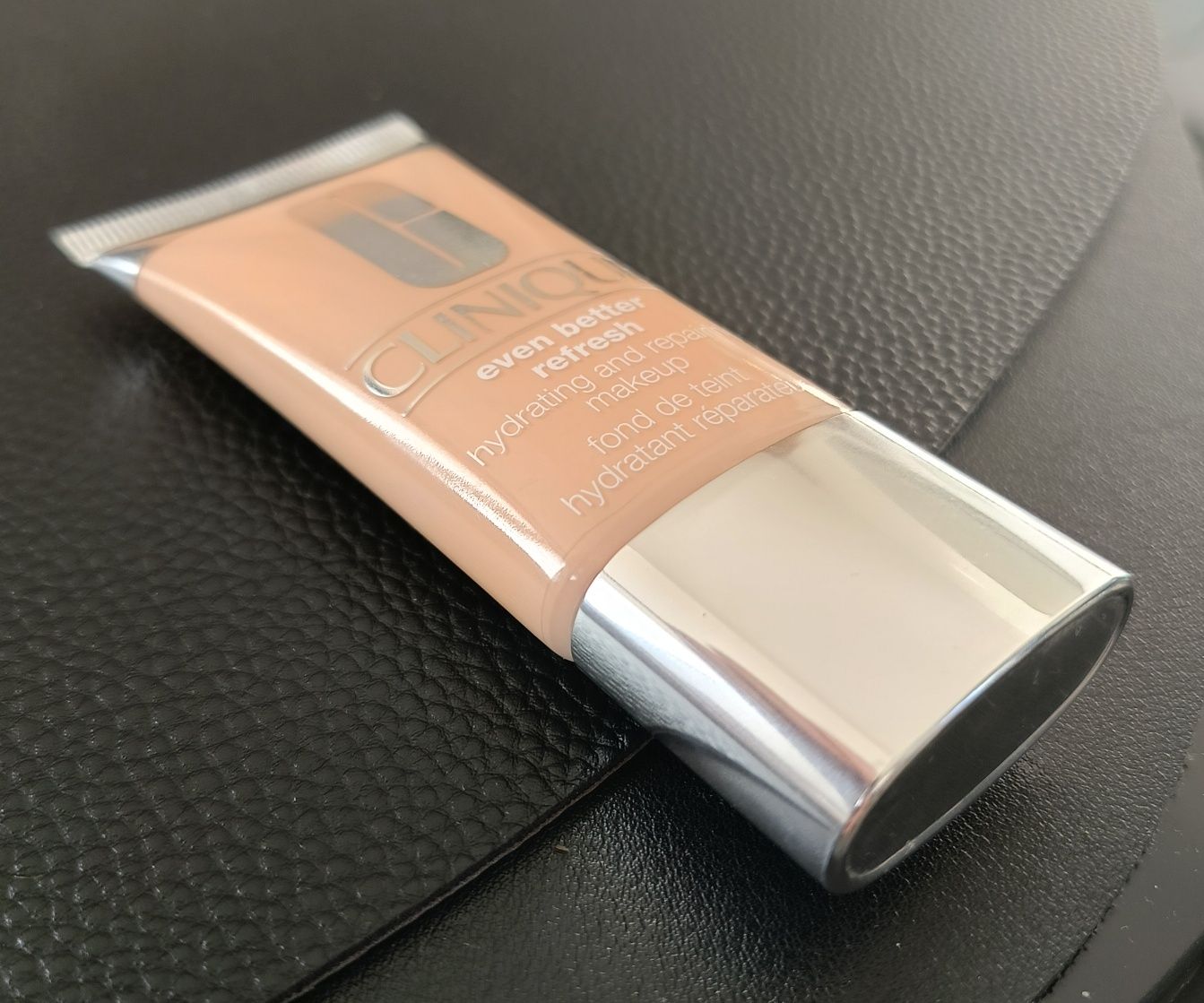 Clinique even better refresh hydrating and repairing podkład CN28