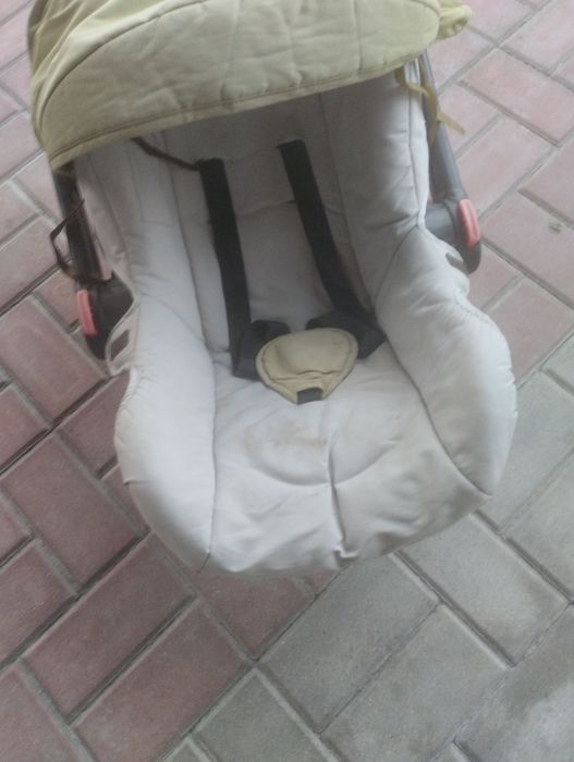 Fotelik samochodowy nosidełko