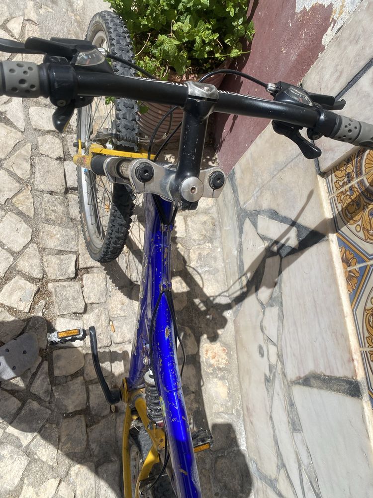 Bicicleta de montanha suspensão dupla
