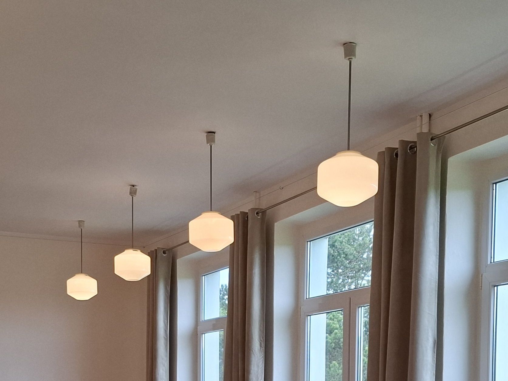 Lampy ze szklanym kloszem PRL