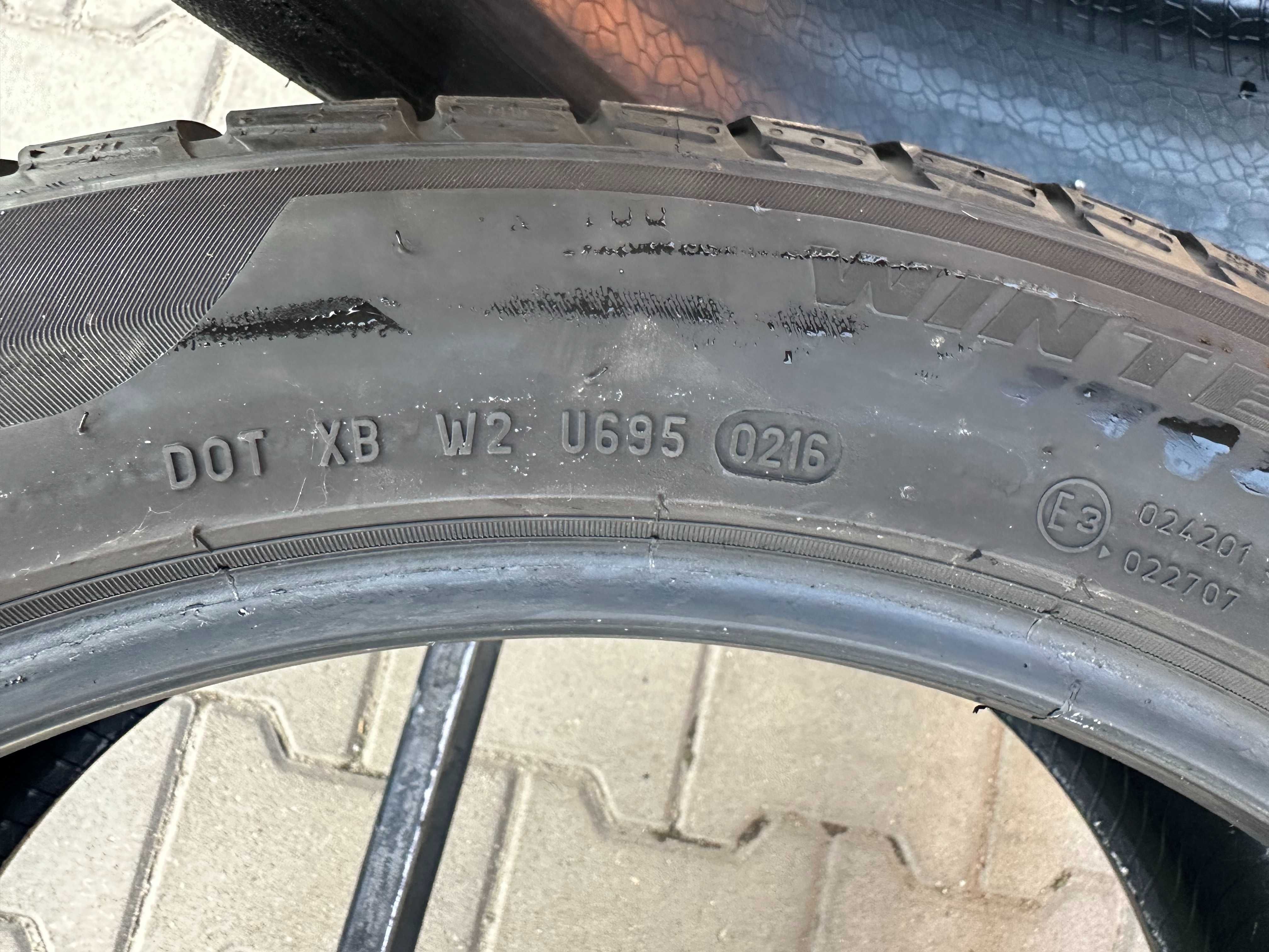 Opona zimowa Pirelli Winter SottoZero 3 245/45R19 98 W para 2szt