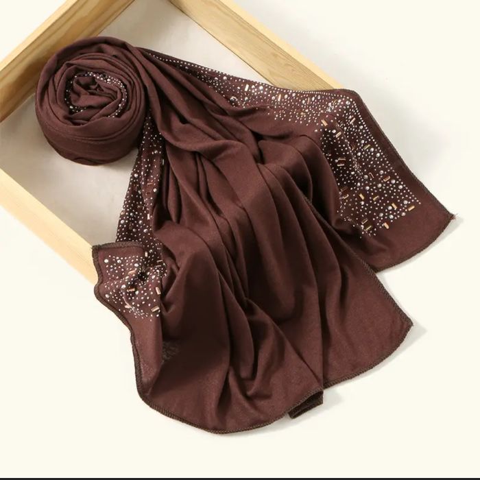 Елегантний коричневий шарф за стразами/камінцями/.Розмір 170х60.