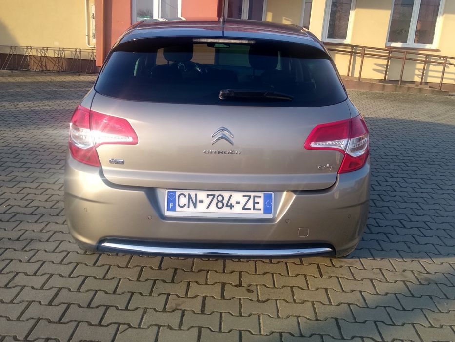 Citroen C4 bezwypadkowy . Ekonomiczny silnik. Skrzynia sześciobiegowa.