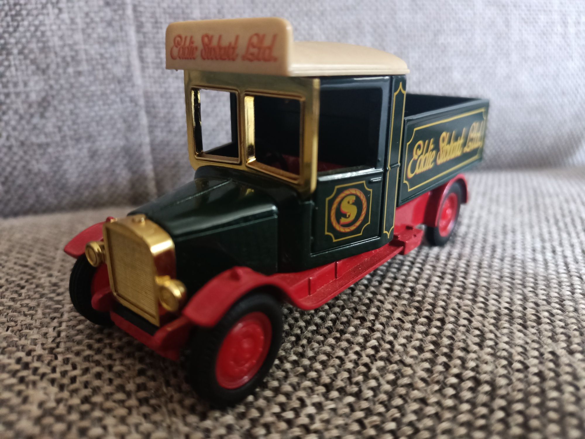 3 modele CORGI Memories
